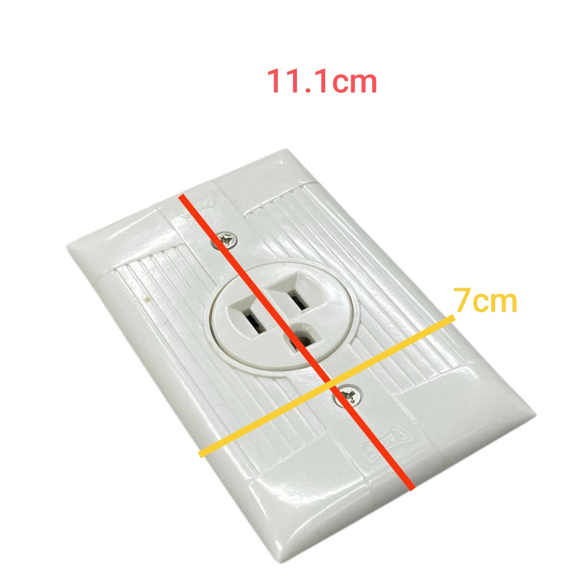 Eagle 15a 250v electrical outlet white with standard dimensions of 11.1cm by 7cm for home use