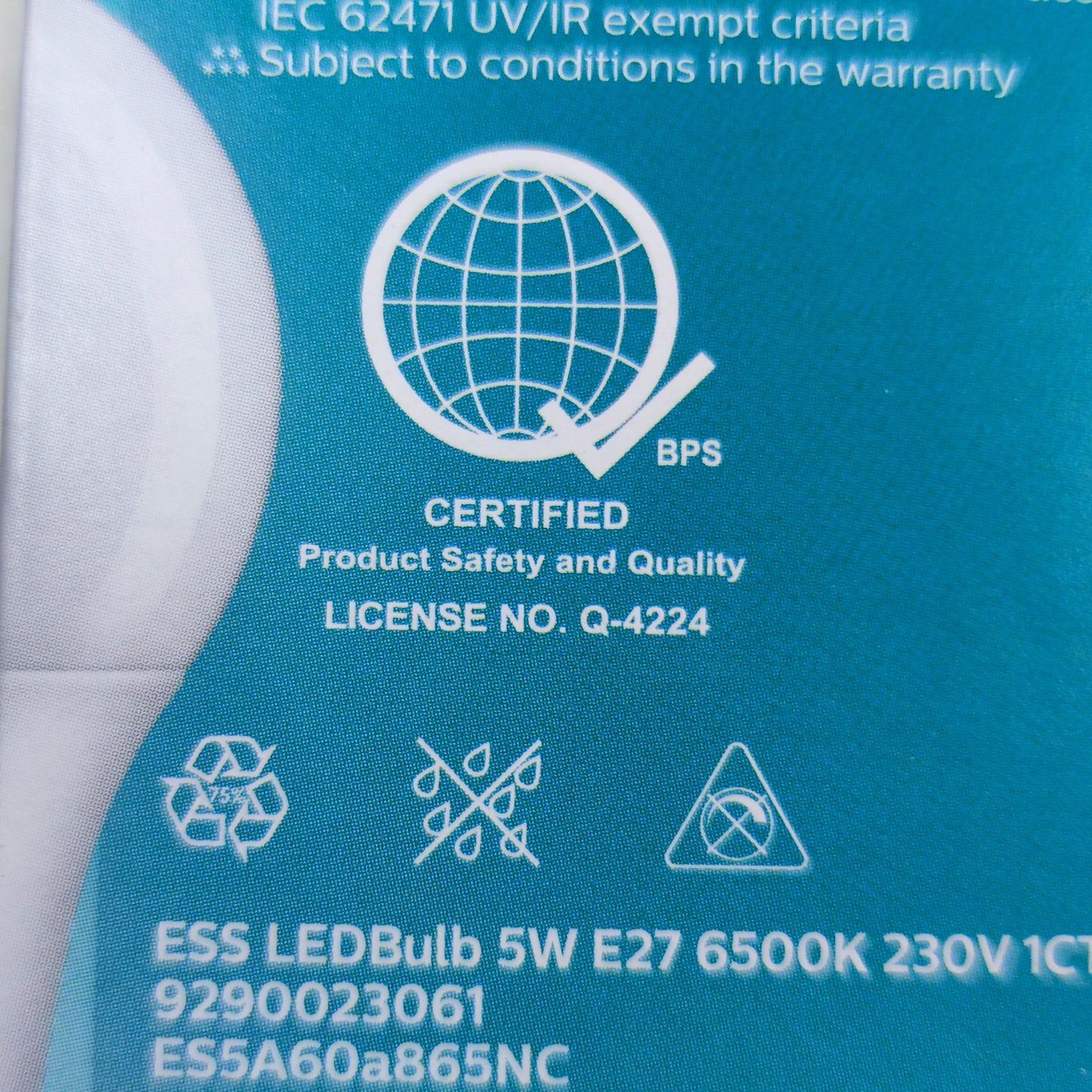 Philips 5W LED bulb E27 daylight 220V 6500K packaging with safety certification symbols