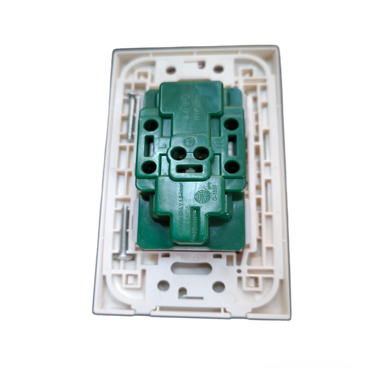 Omni Duplex Universal Outlet with Ground and Plate Cover 16A 250V WWP-113+WWG-402