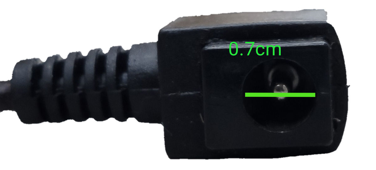 Right angle DC power cable connector with clear measurement for precise installations