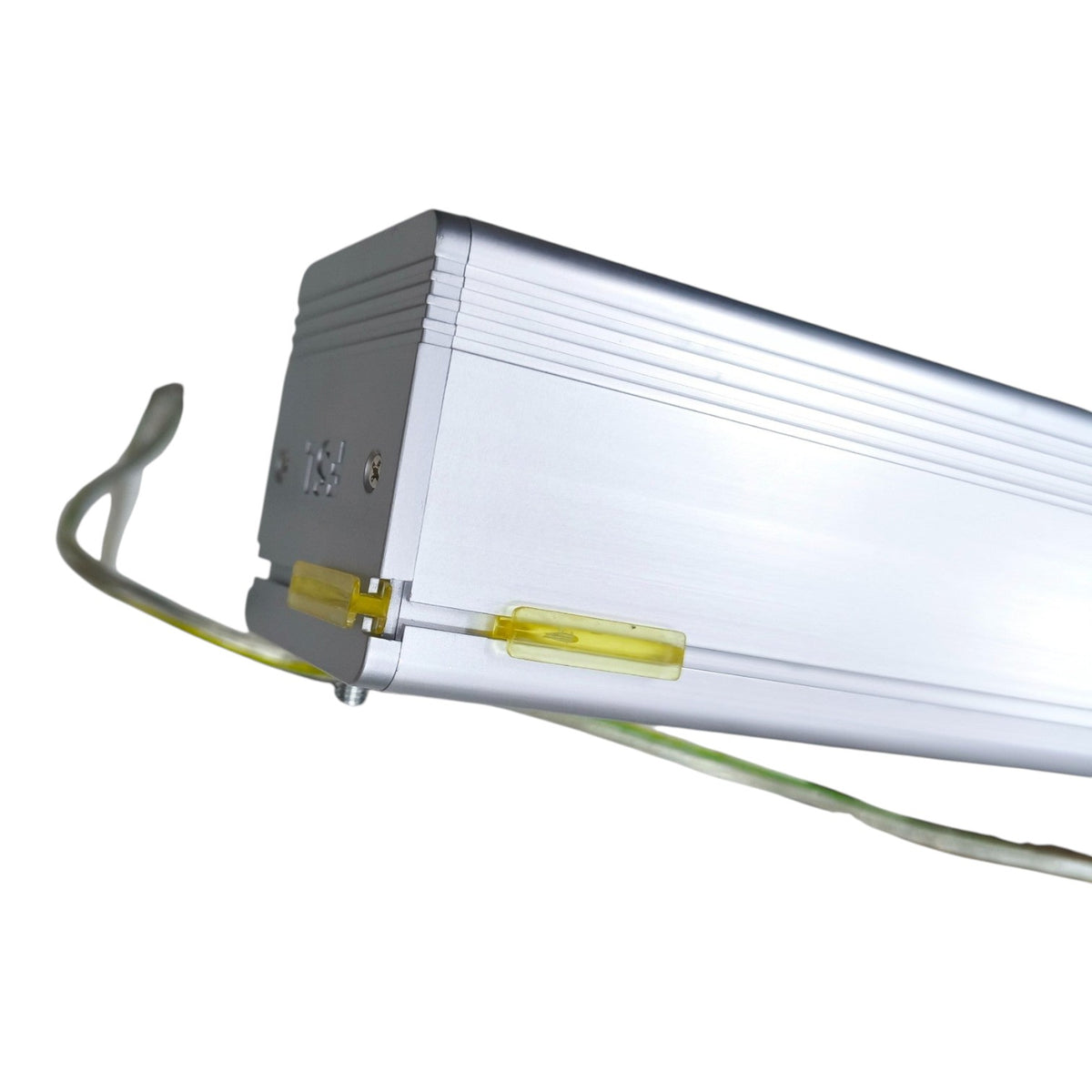 FSL 18W LED Linear Suspension Light 220V Cool White 4000K 1300 Lm Aluminum IP20 120 Beam Angle SSPL3C-18 600mm x 70mm x 70mm Pendant Mounting Electx Electrical Supply
