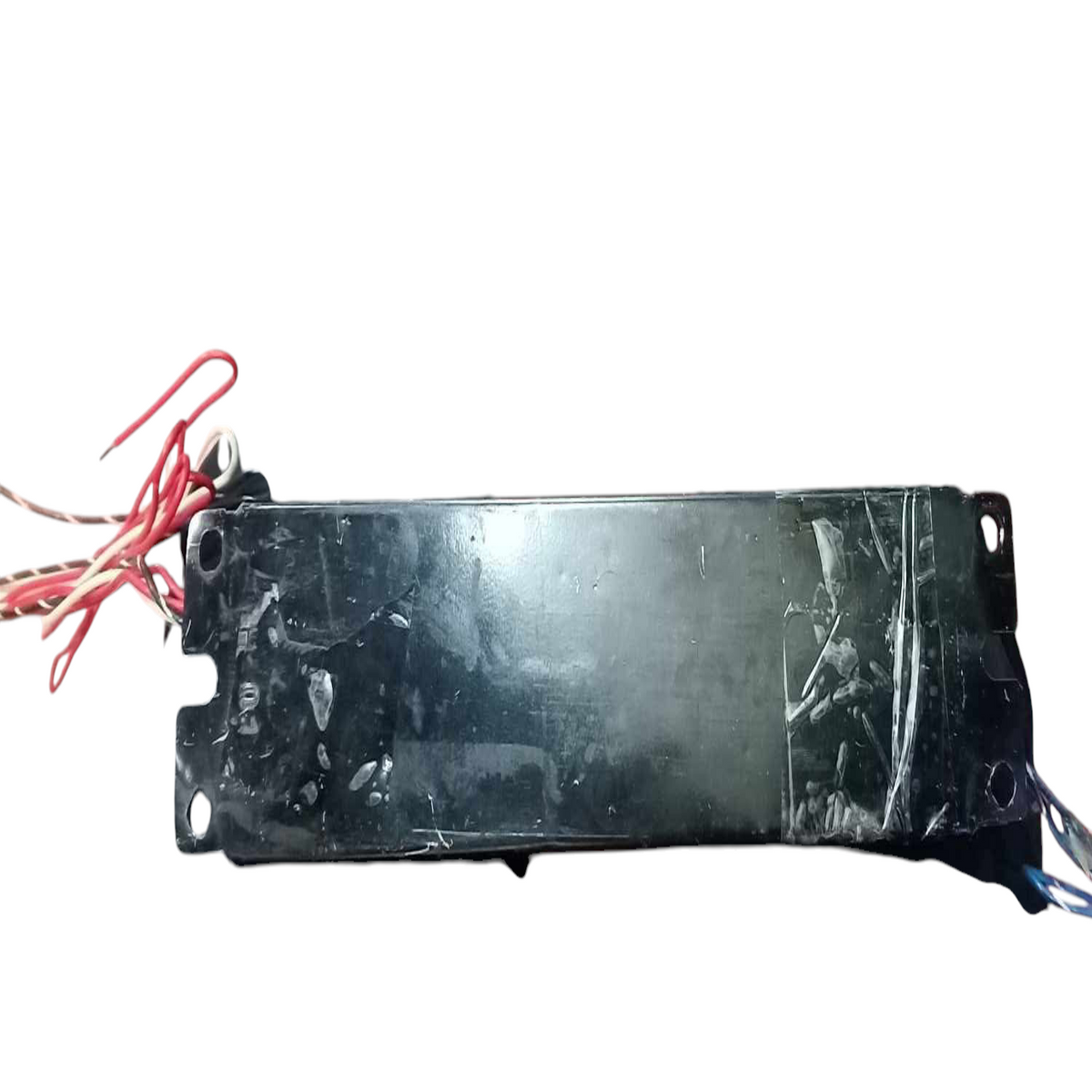 Universal 220V fluorescent ballast for efficient lighting applications with multiple wire connections