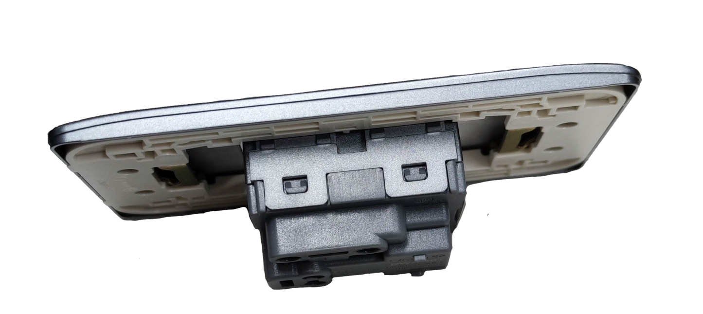 Omni Aircon Outlet Tandem Outlet power socket with integrated switch in white finish