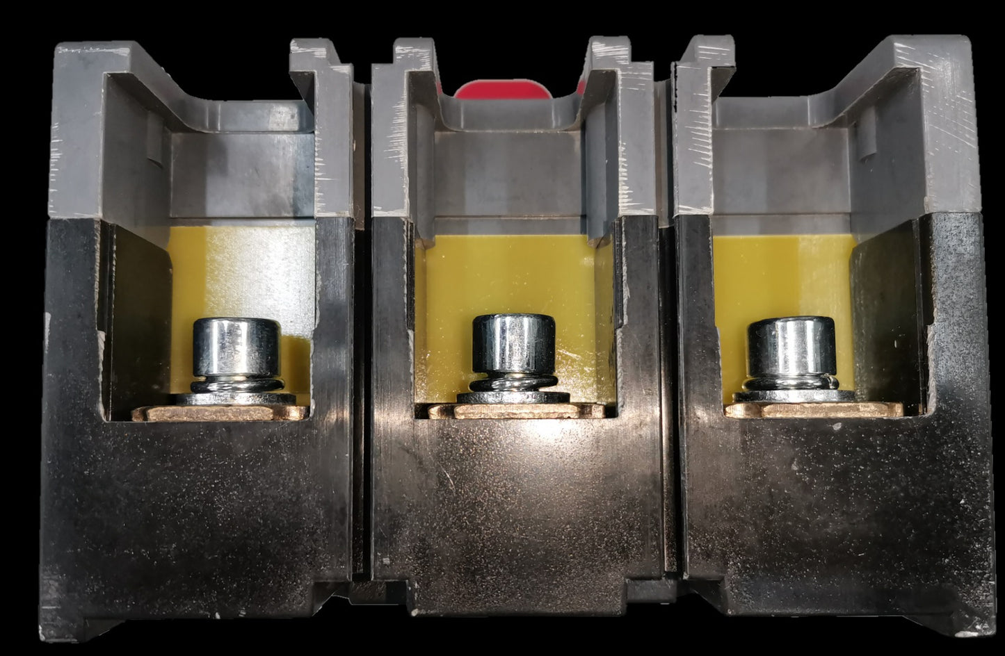 Himel 400A Industrial Circuit Breaker 3 Pole 35Kaic with sturdy metal construction and terminal screws