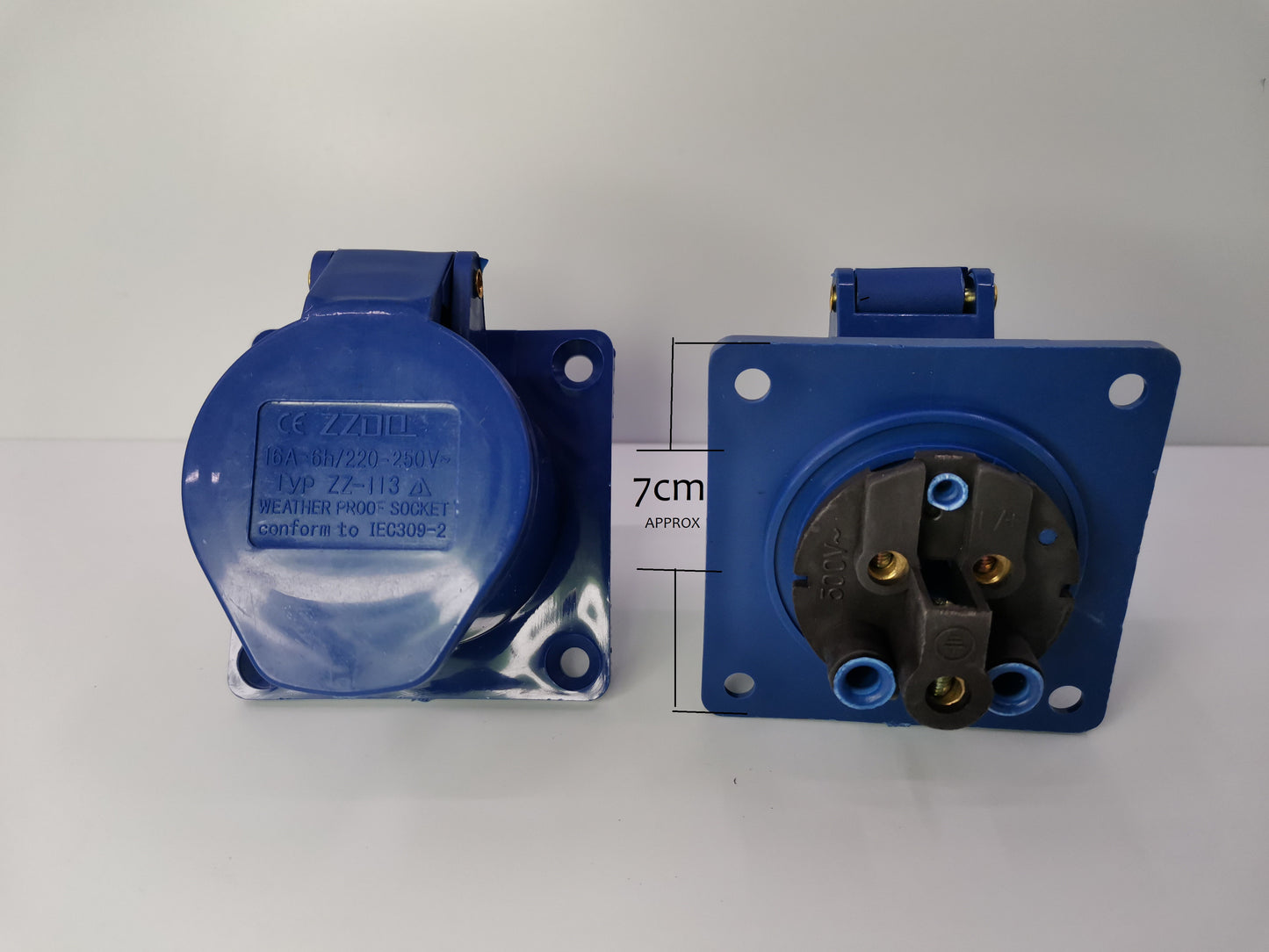 Grippes Industrial Outlet 16A Chassis blue power socket with protective cover and mounting holes
