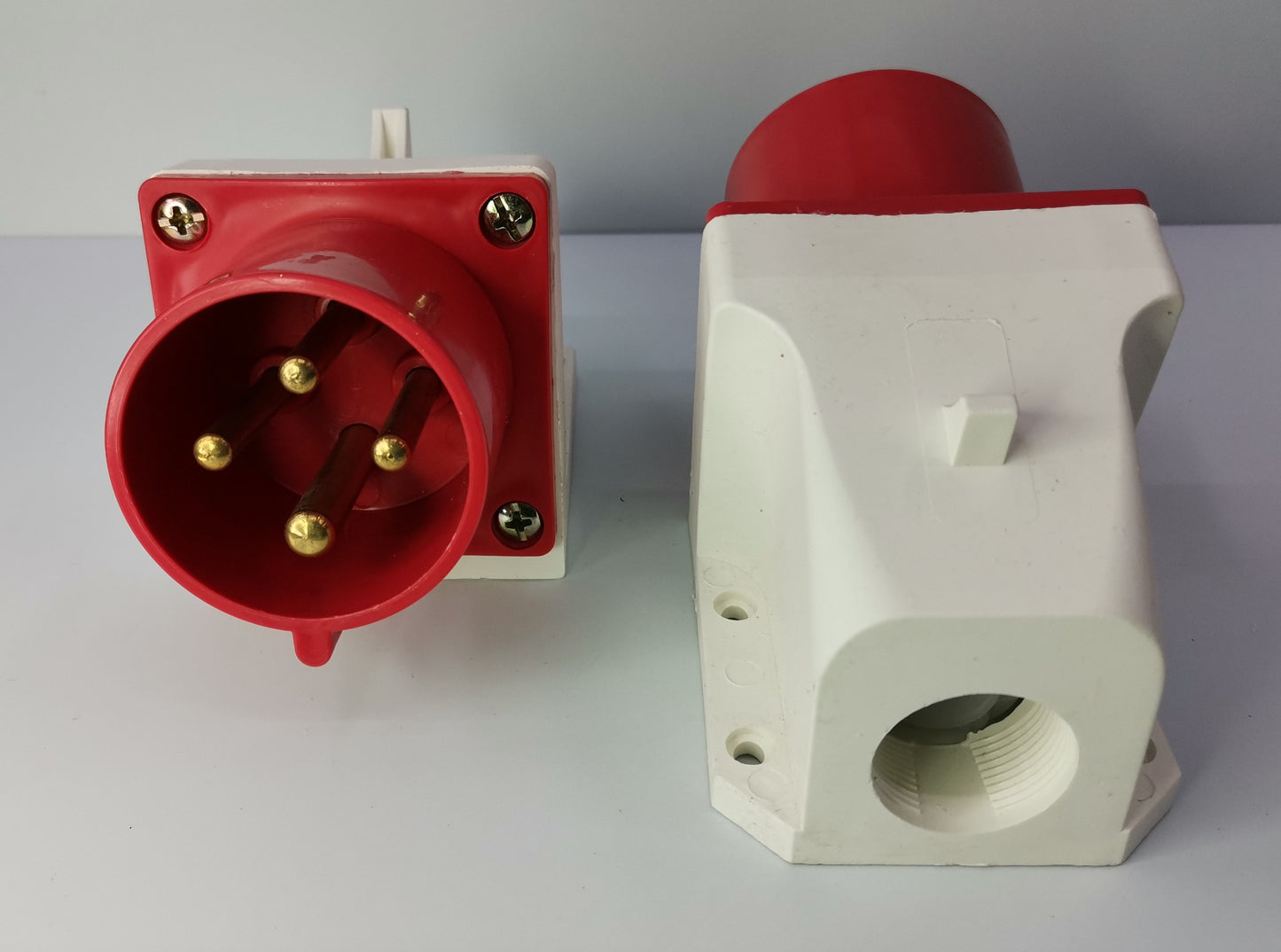 Grippes Industrial Plug Wall Type 32A red and white electrical connector for heavy-duty machinery