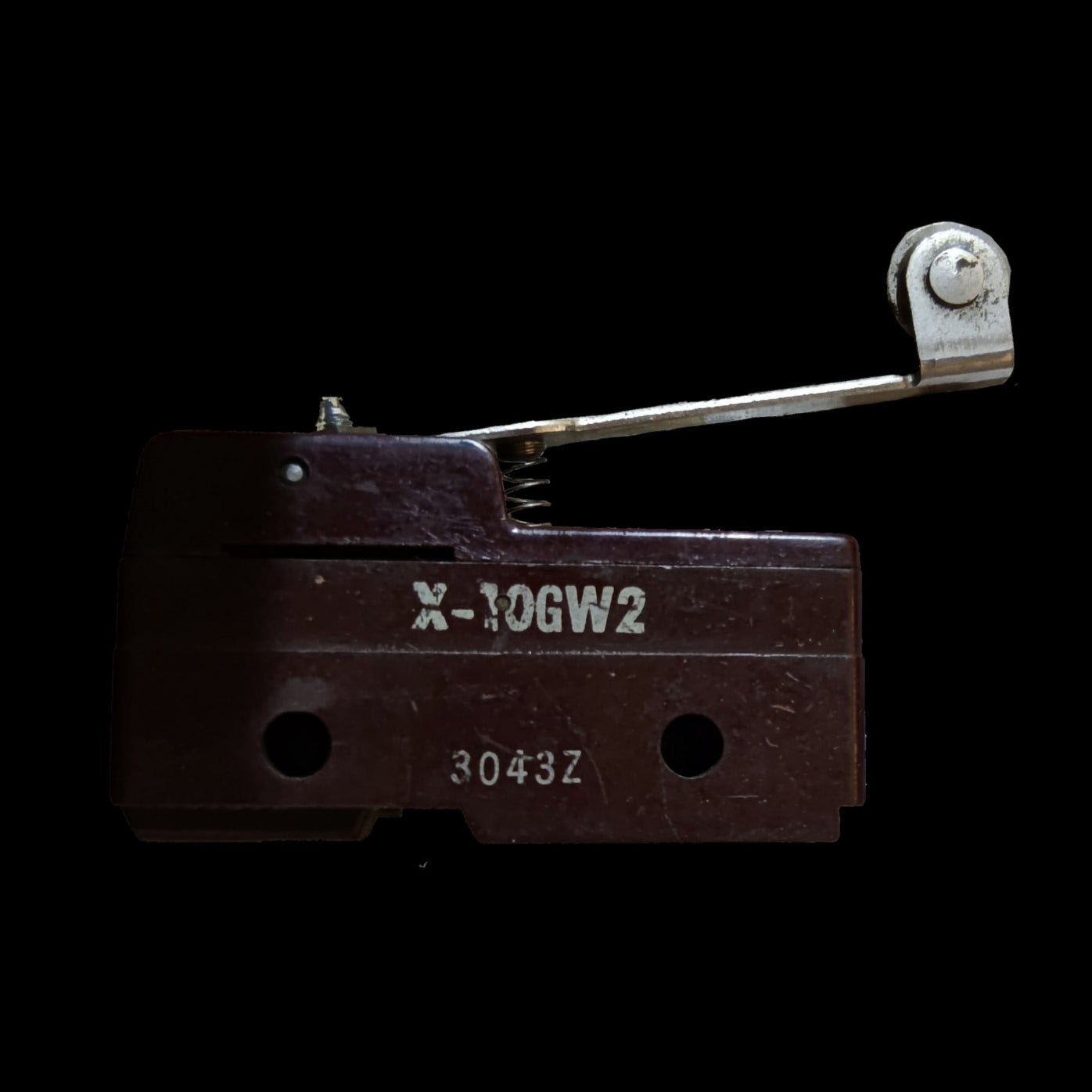 Electx Electrical Supply Limit Switch 10A 250V AC X-10GW2 with metal roller lever on black background