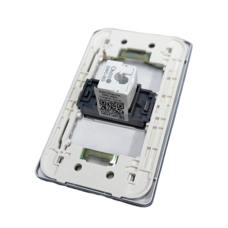 Omni white single gang wall plate with 1 gang ethernet outlet keystone module and mounting frame