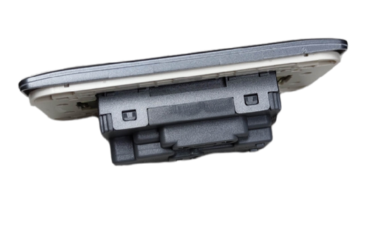 Omni 16A 250V universal power outlet suitable for various devices and easy installation