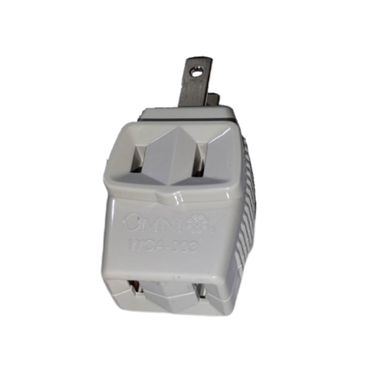 Omni triple top adaptor 10A 250V with multiple outlets for versatile connectivity