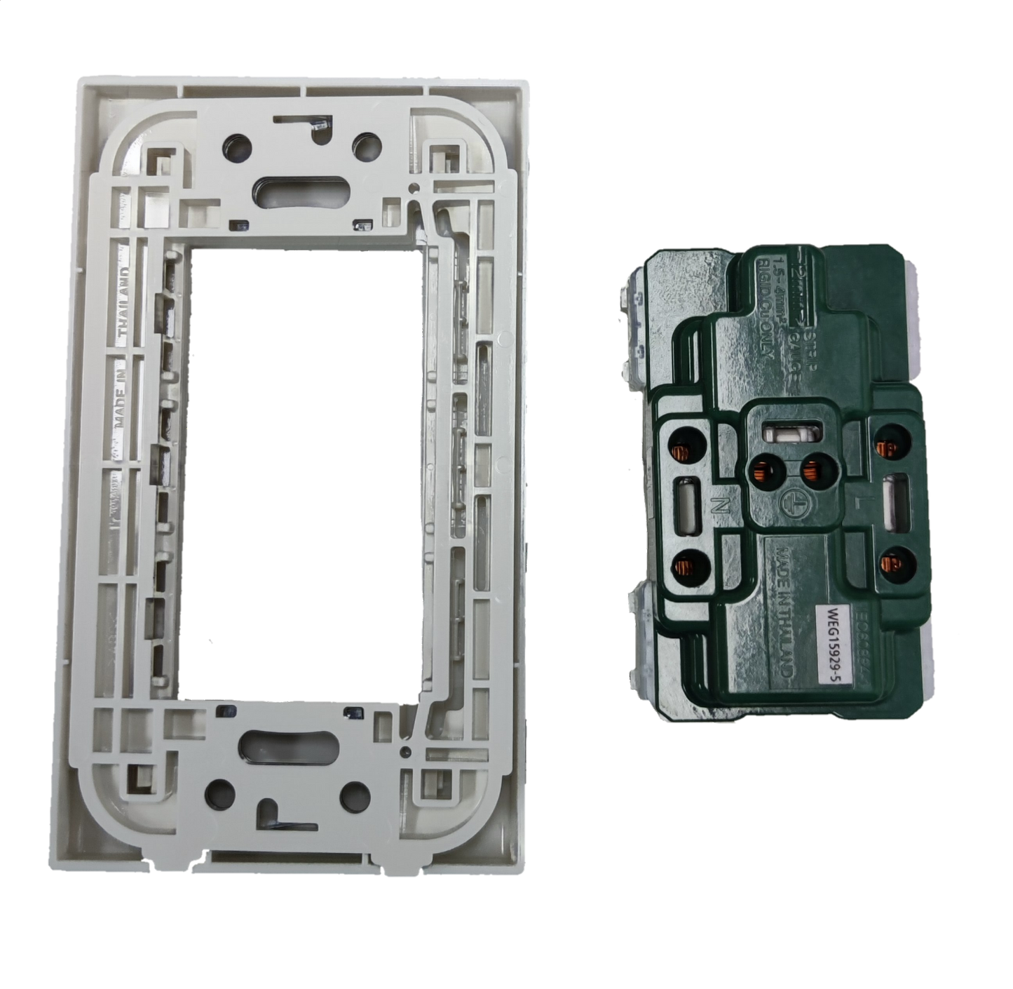 Panasonic 16A 250V universal electrical outlet plate with modular design for easy installation