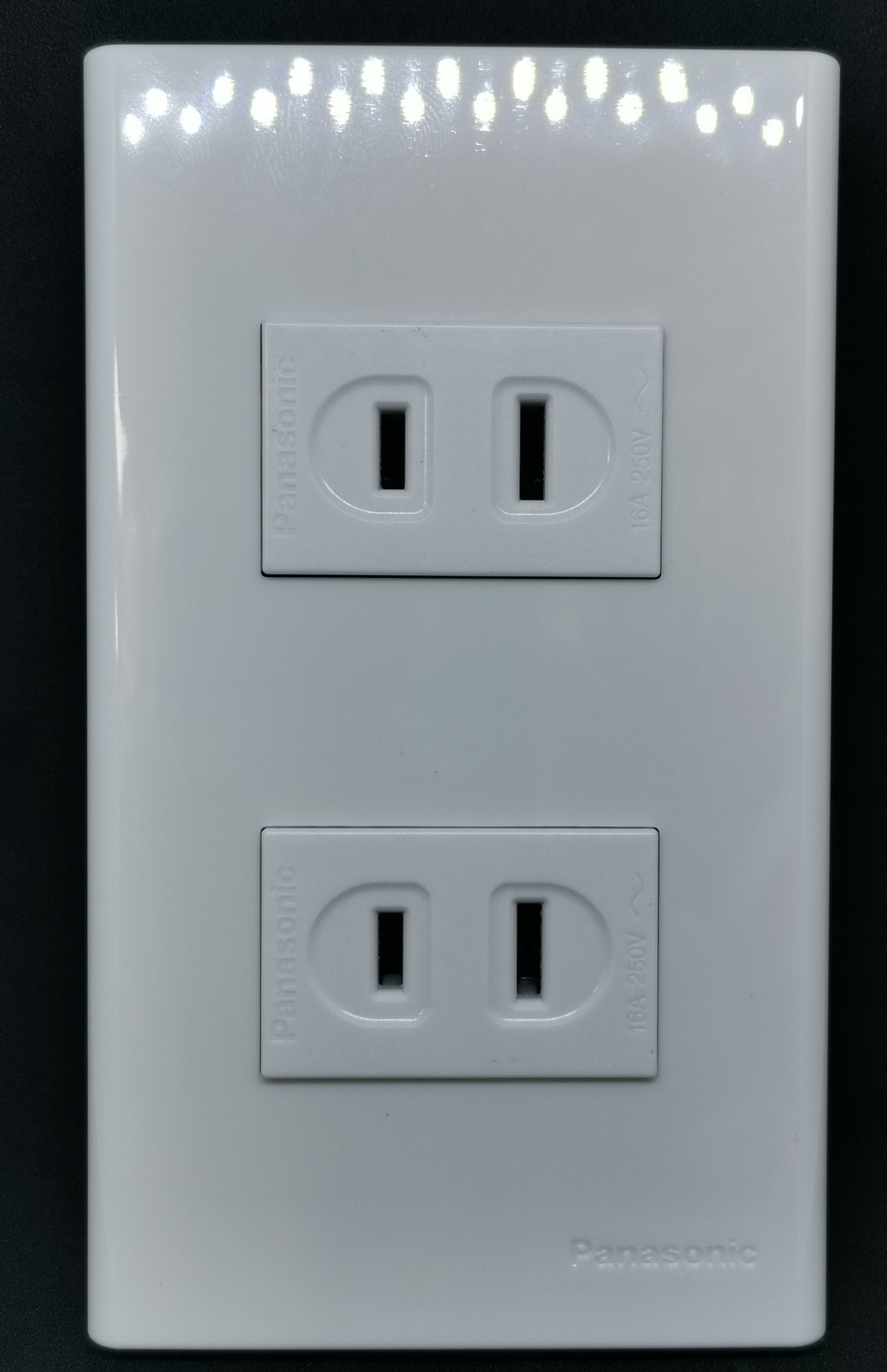 Panasonic WEG1001-5 WEG6802 outlet featuring a sleek white design for modern interiors