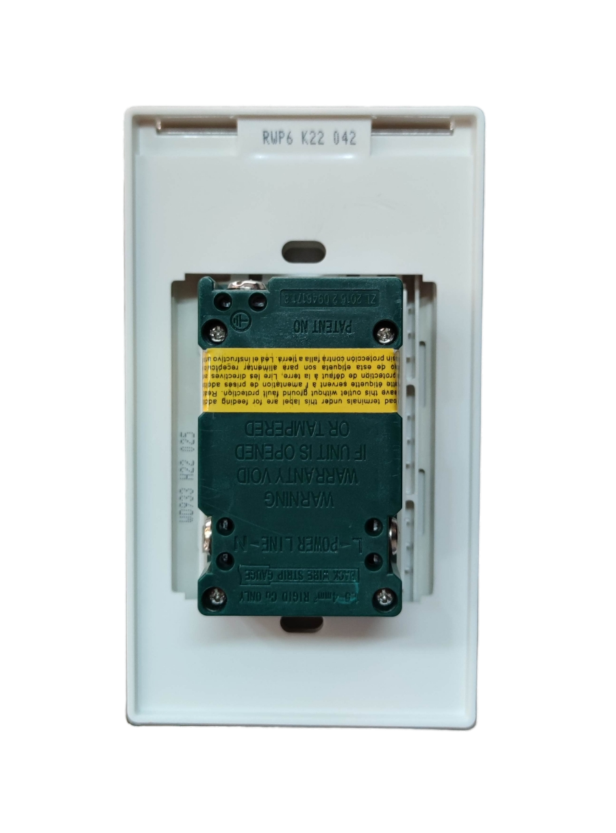 Royu GFCI outlet 20A 220V with white mounting plate and protective cover for electrical safety
