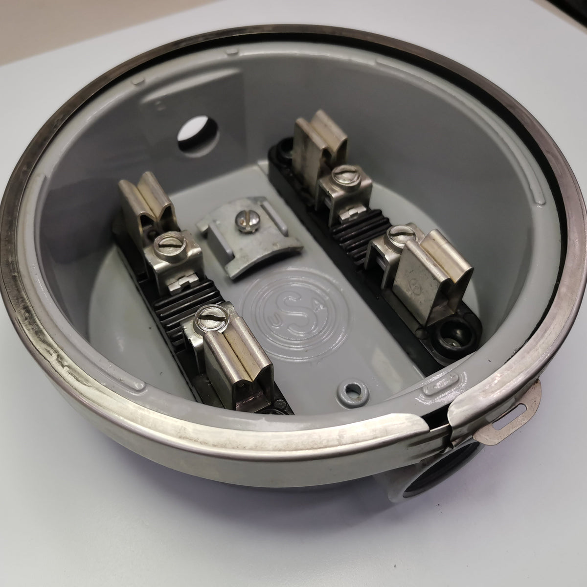 USA Round Meter Base 1 inch electrical meter socket with metal and plastic components