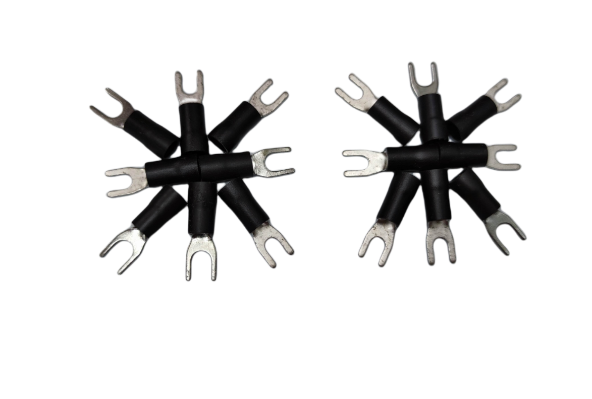 Set of Y Terminal 5.5mm YBB-8 electrical connectors with black insulation and metal fork tips
