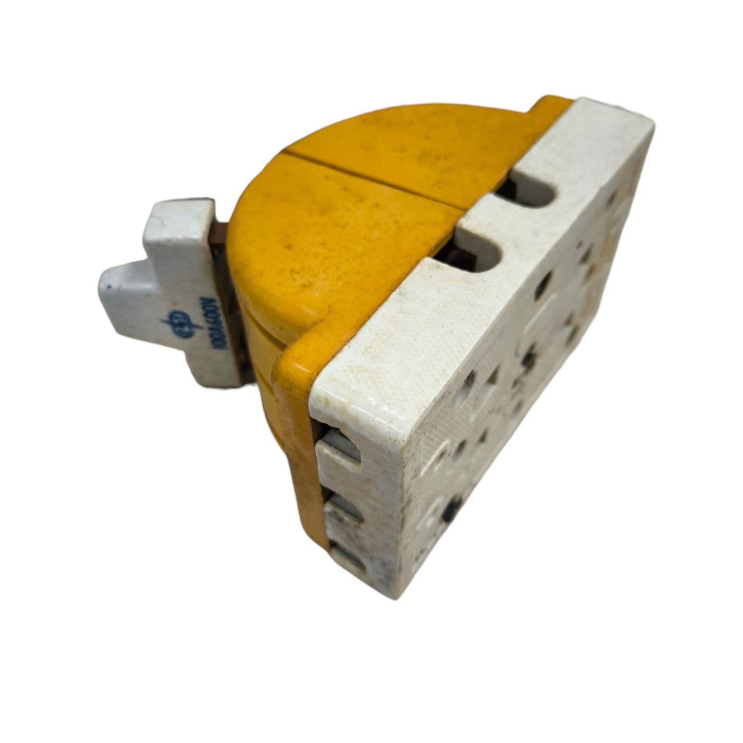 Taiyou 100A porcelain knife switch for electrical applications with durable design and safety features