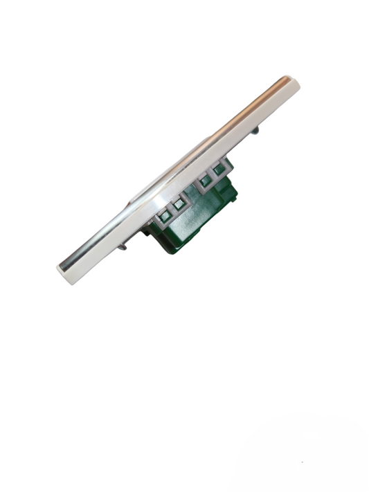 Omni Universal Outlet with Ground 16A 250V with Center Plate Cover WWP-111S+WWG-203