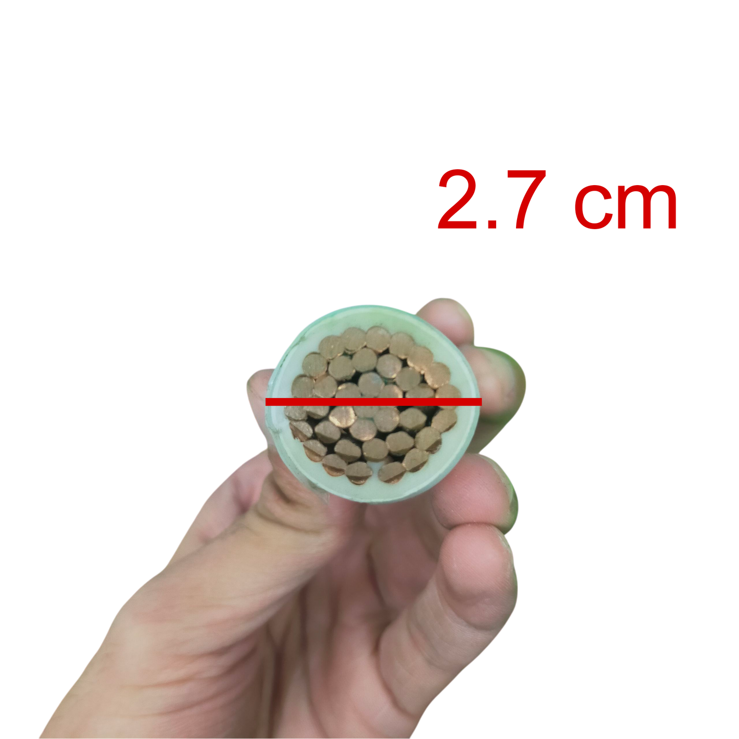Hand holding a cable cross-section with a measurement of 2.7 cm on a white background