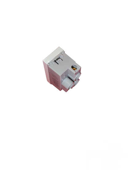 Legrand Universal Outlet with Ground 16A 250V LSO122