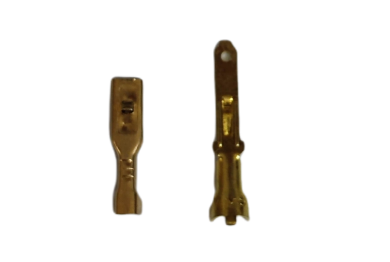4mm male and female terminal lugs made of gold-plated metal for secure electrical connections