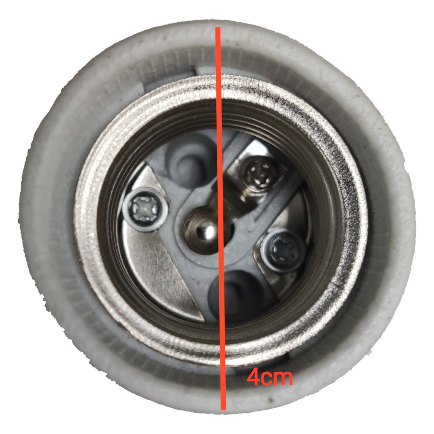 Close-up of a wheel with a red line and measurement '4cm' on a white background