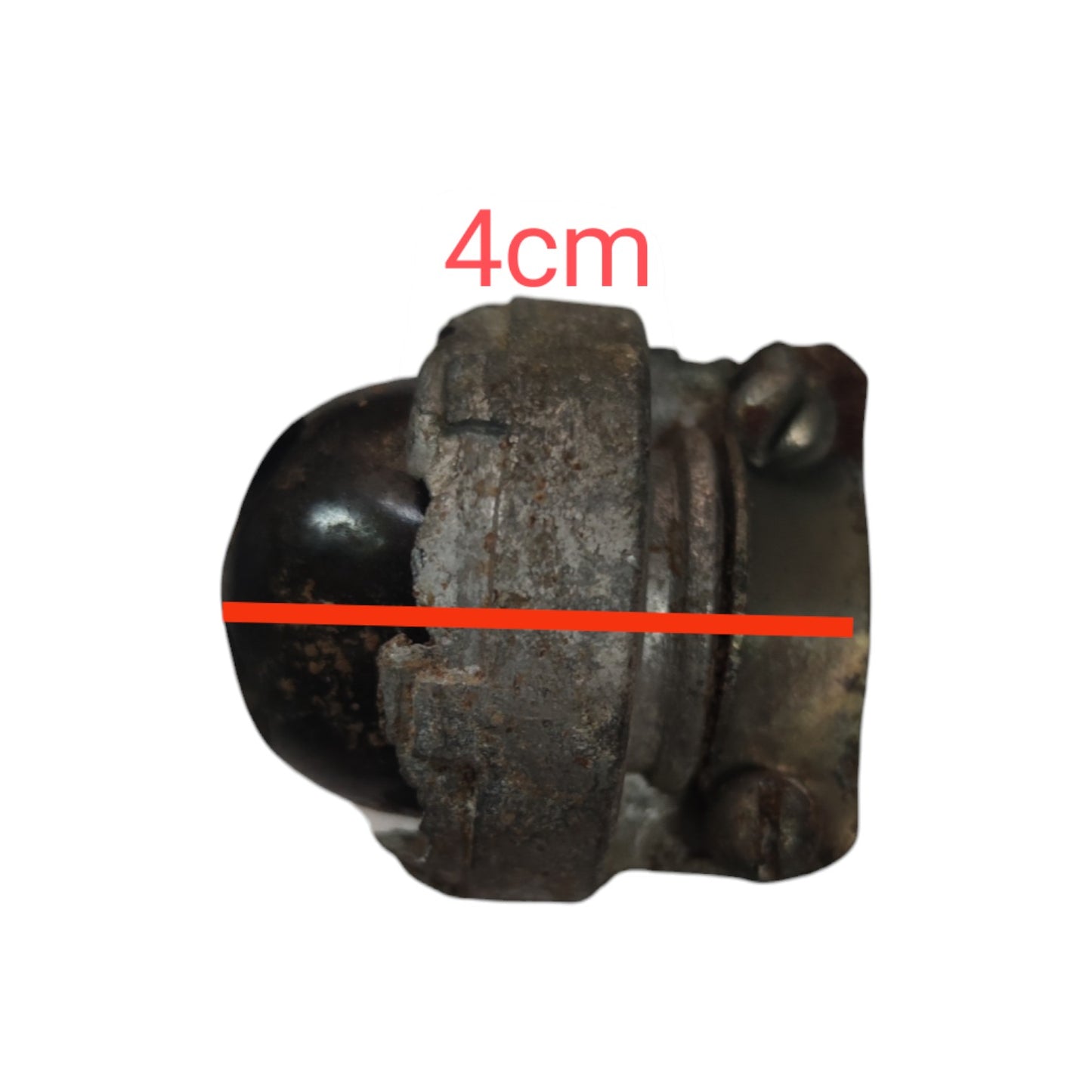 Worn-out mechanical component with a red line indicating 4cm on a white background