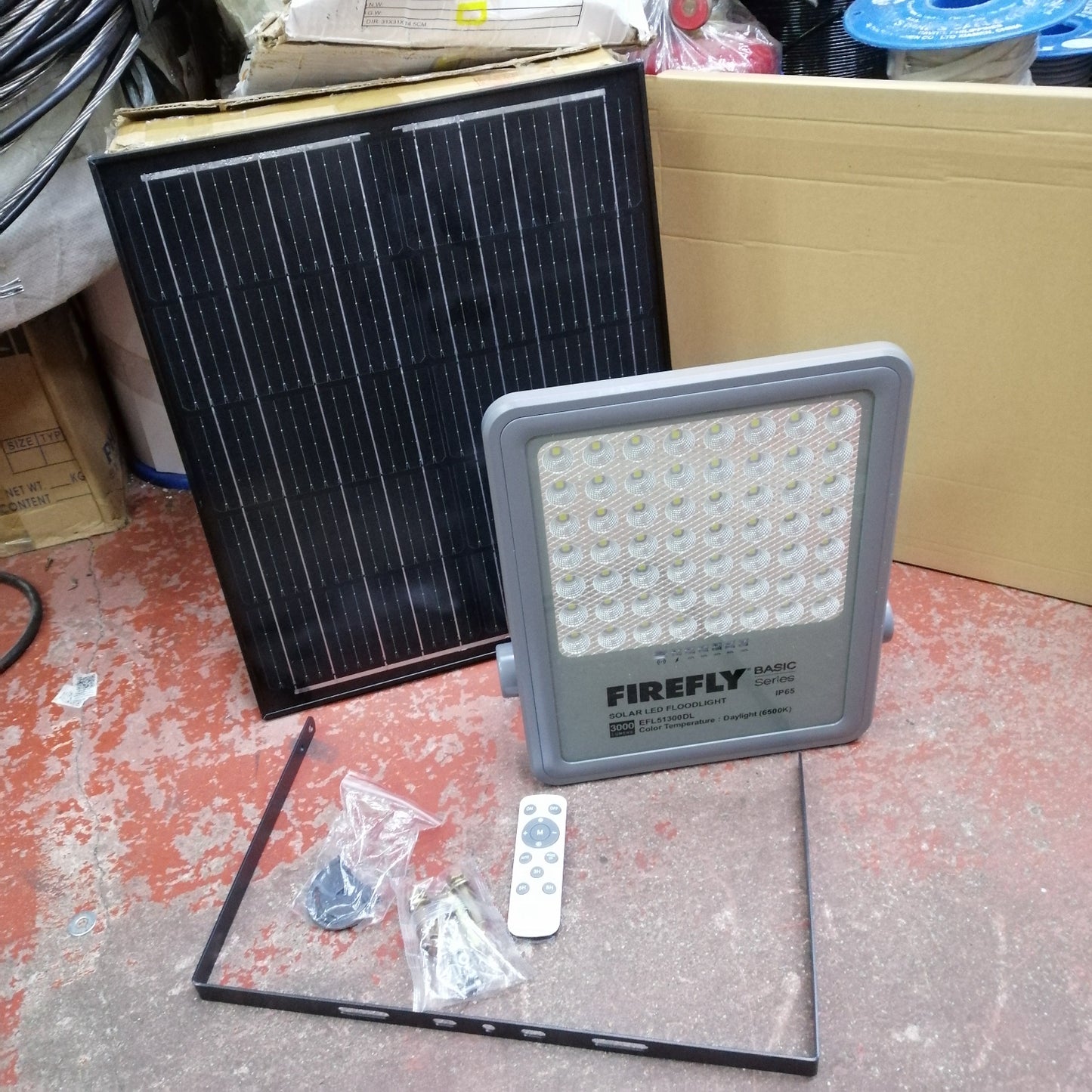Firefly Solar LED Floodlight 300W 12Hours working time 6500K Daylight