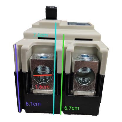 A dual terminal electrical connector or fuse holder shown on a plain white background with overlaid dimension lines and measurements in centimeters.