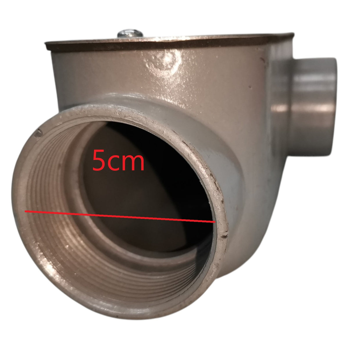Metal pipe with a 5cm measurement label on a white background