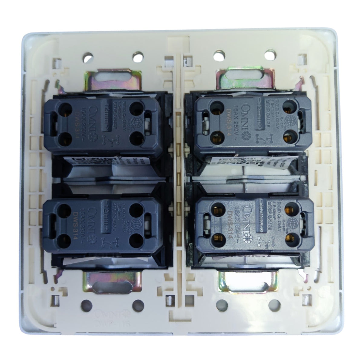 Omni 4 Gang Illuminated Switch 15A 250V Designer Series Graphite DWP-116+DWS-314X4(DG)+WUB-002