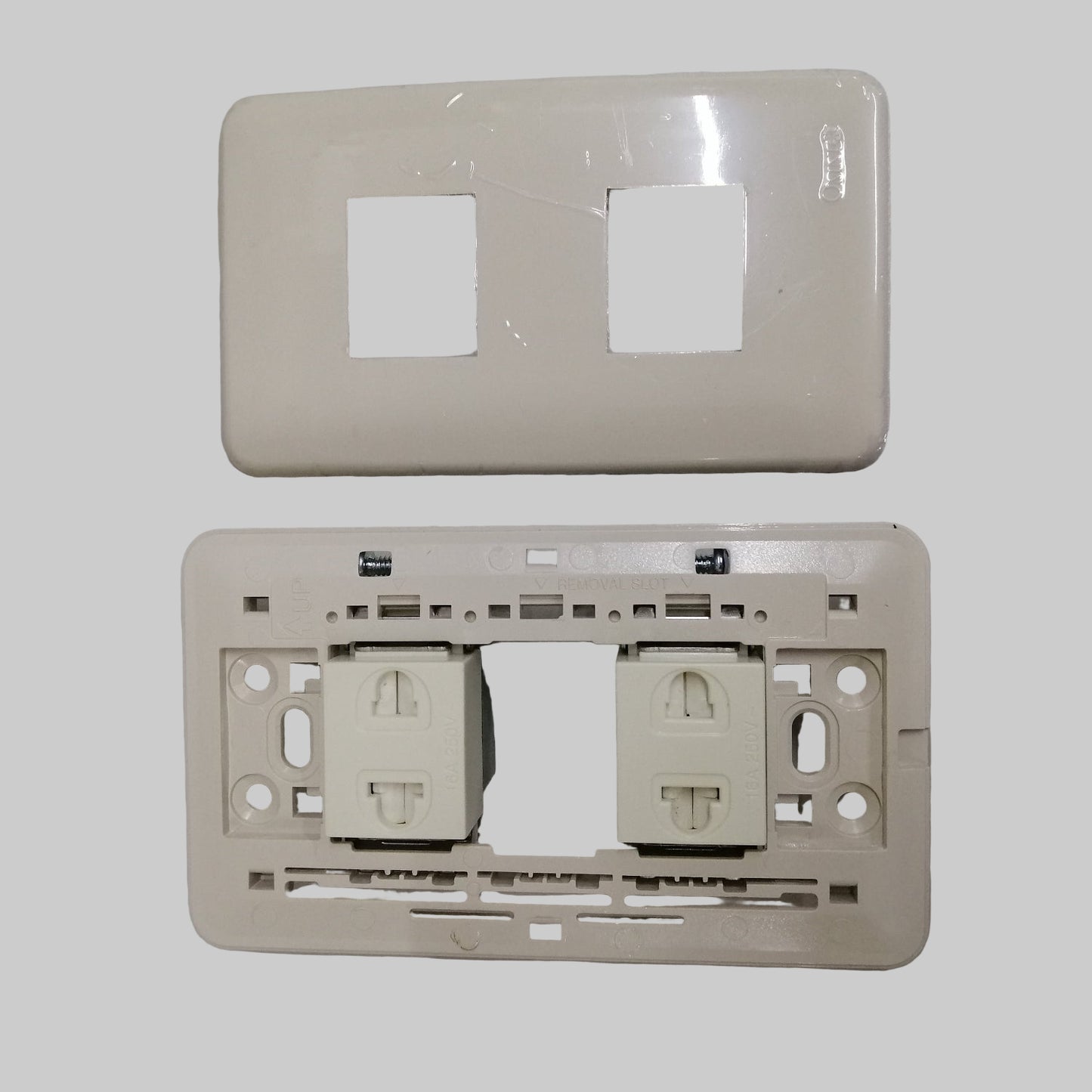 Omni Classis Series 2 Gang Universa Outlet with Shutter 16A 250V with Plate Cover WEP-102+(WEU-202x2)I