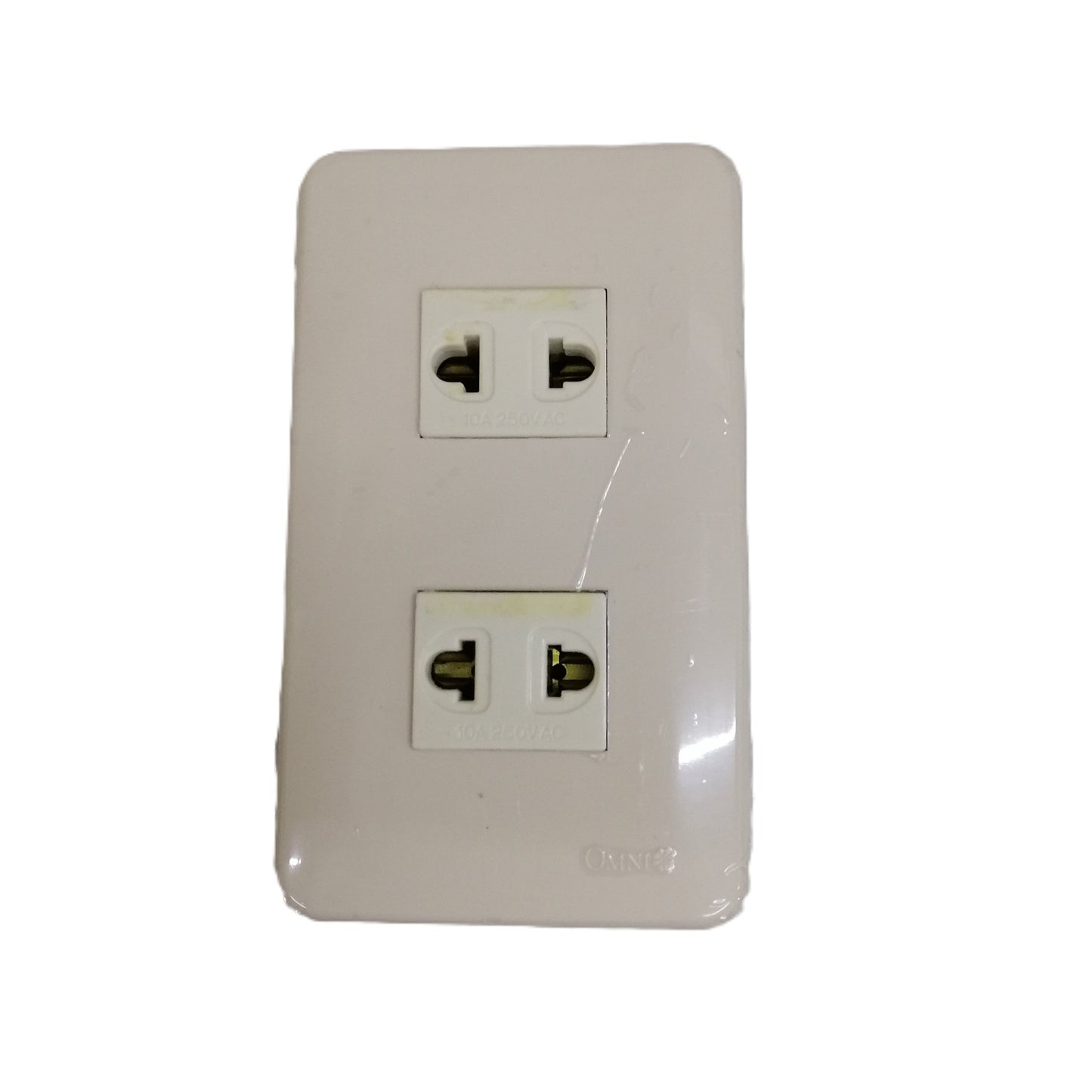 Omni Classis Series 2 Gang Universa Outlet 16A 250V with Plate Cover WEP-102+(WEU-200x2)