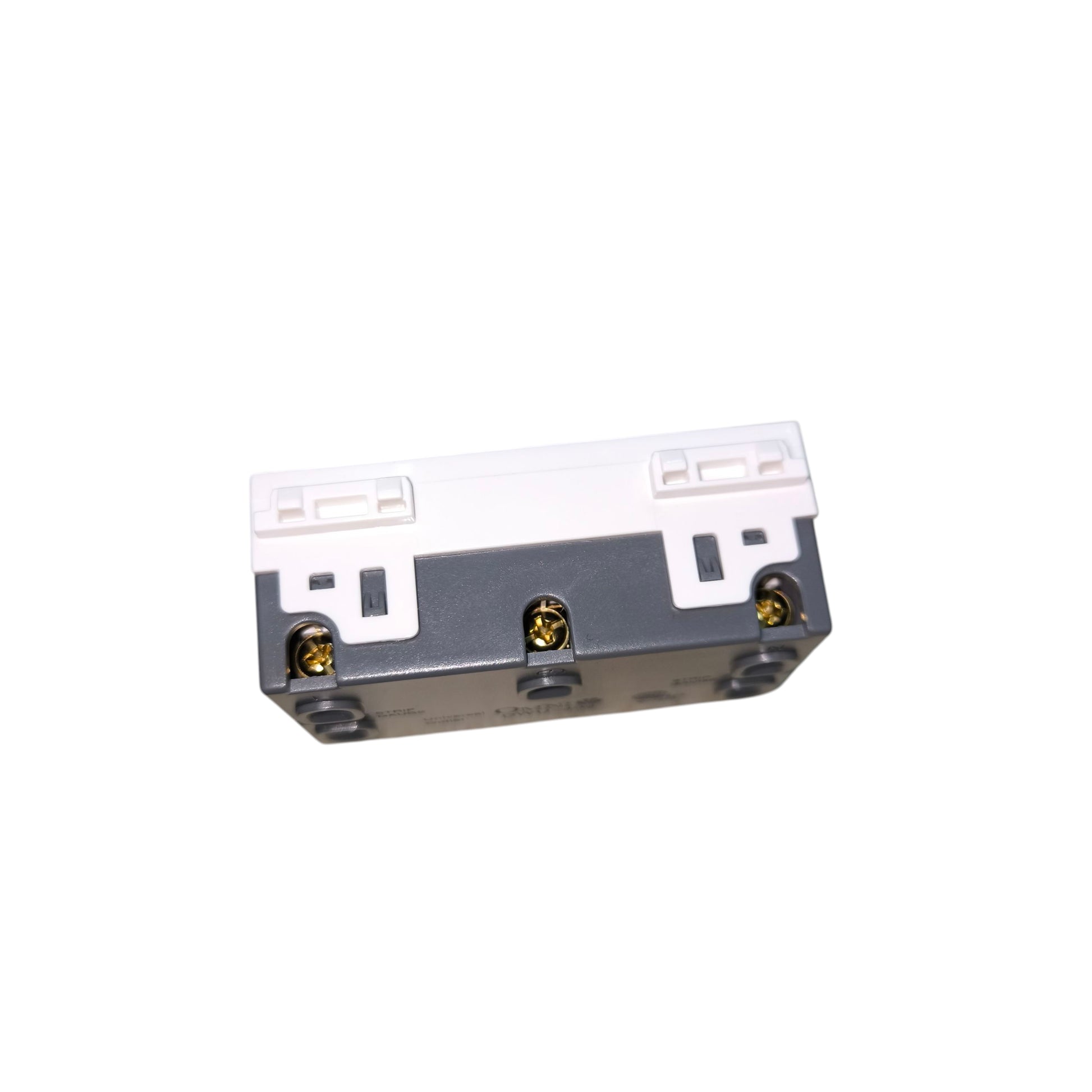Omni Duplex Universal Outlet with Ground 16A 250V Designer Series Ivory DWU-402I electx electrical supply (4)