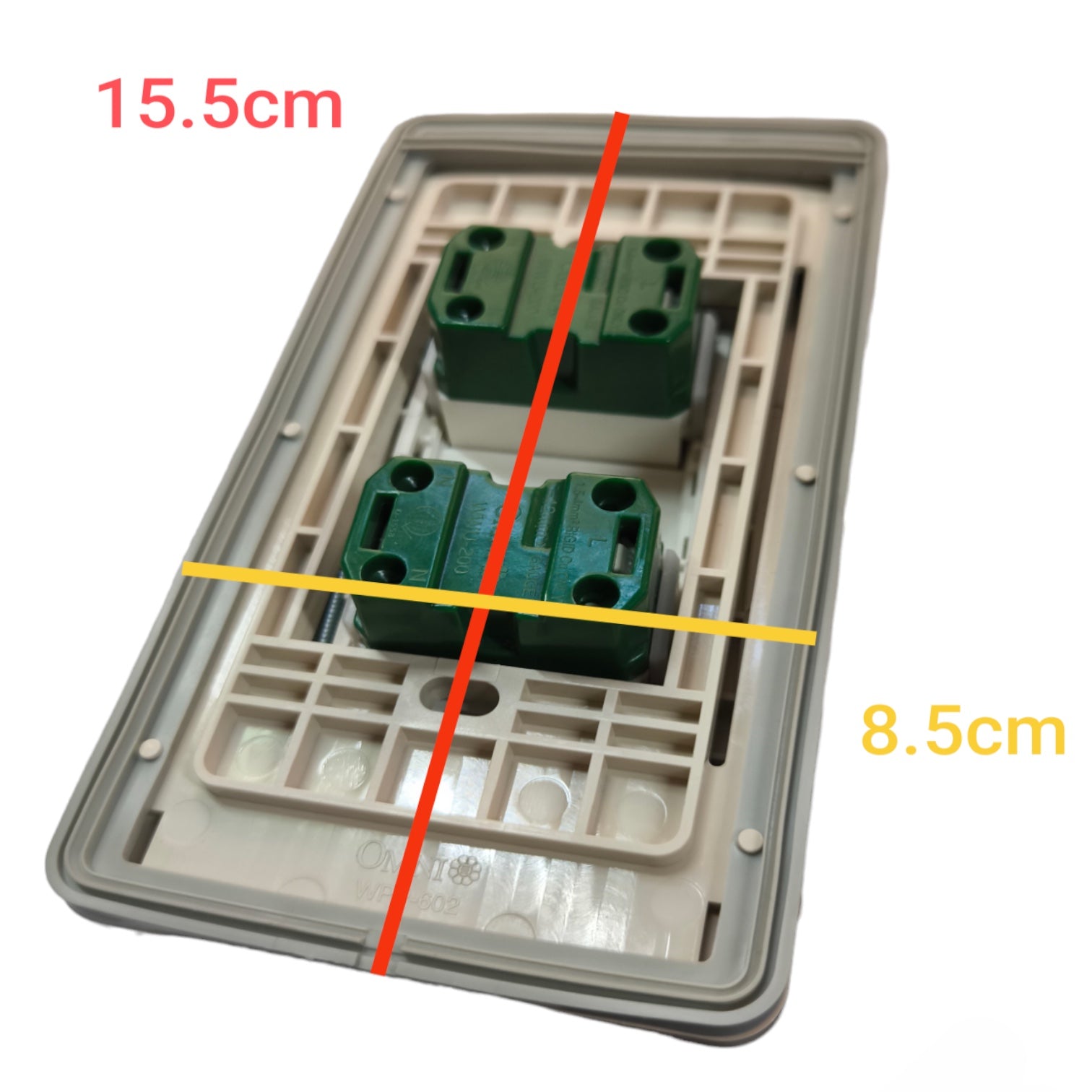 A two-gang wall switch plate module with green terminal blocks on a gray backplate, overlaid with red and yellow dimension lines and text indicating 15.5cm and 8.