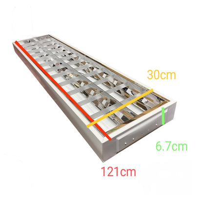 A rectangular metal grid tray or rack shown on a white background with overlaid dimension labels: 121cm length, 30cm width, and 6.7cm depth.