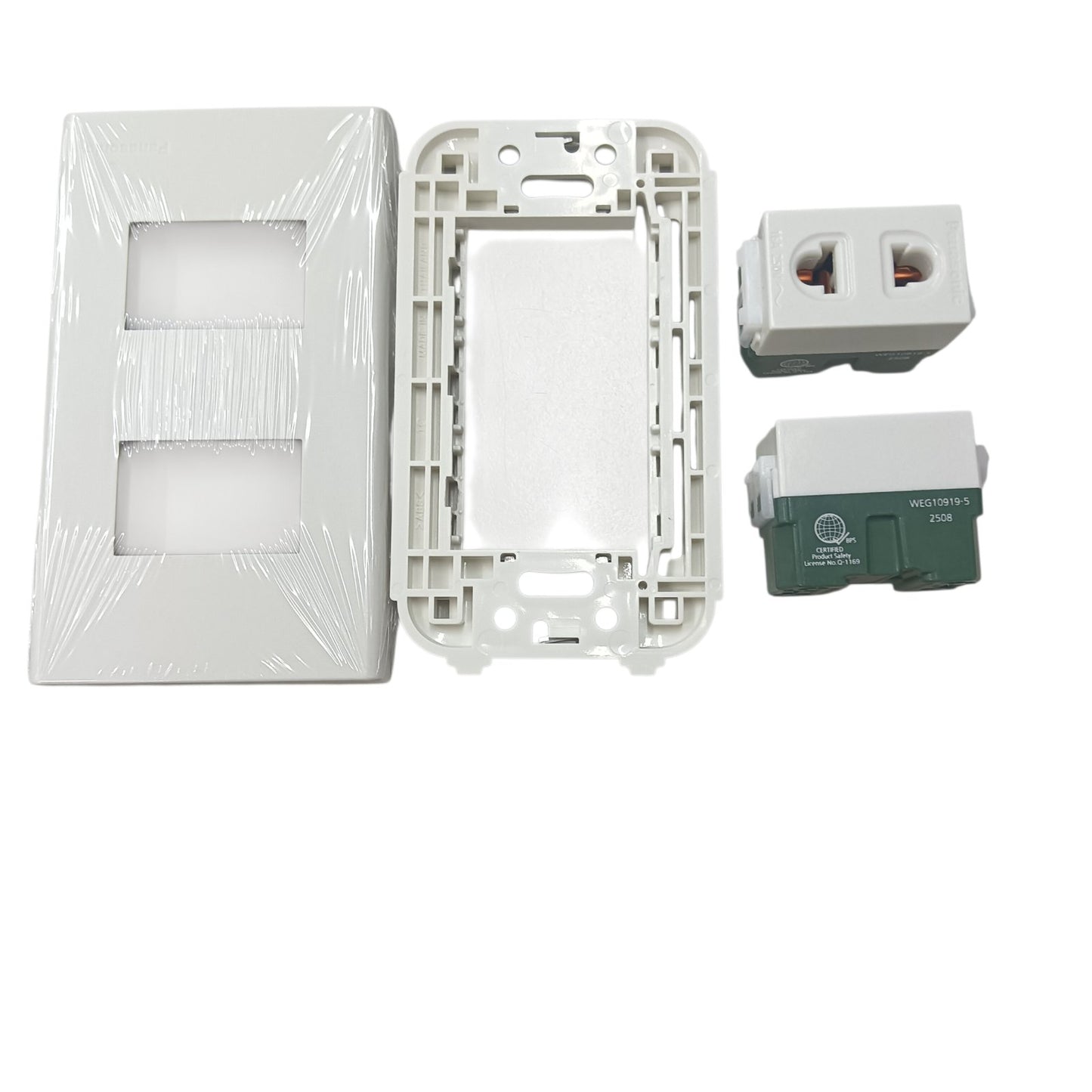 Panasonic 2 Gang Universal Outlet Receptacle Quick Connect Terminal 16A 250V with Plate, 2 Gang Universal Outlet Device Wide Series with Plate, 2 Gang Universal Receptacle Quick Connect Terminal Wide Series with Plate WEG10919-5 x 2Pcs / WEG6802W-1