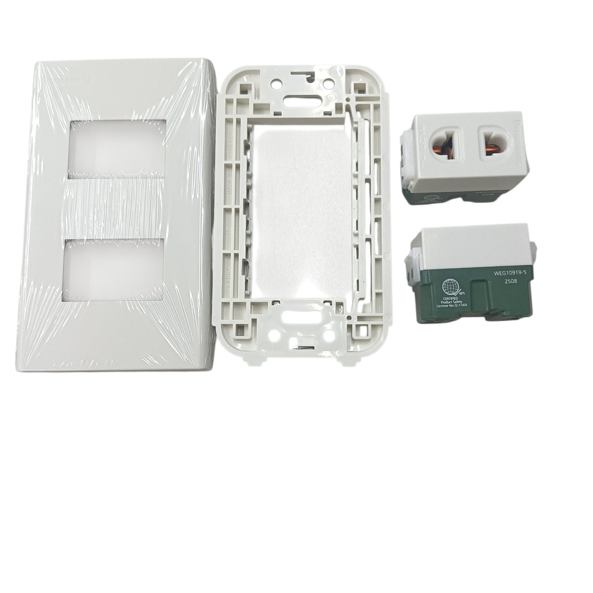 Panasonic 2 Gang Universal Outlet Receptacle Quick Connect Terminal 16A 250V with Plate, 2 Gang Universal Outlet Device Wide Series with Plate, 2 Gang Universal Receptacle Quick Connect Terminal Wide Series with Plate WEG10919-5 x 2Pcs / WEG6802W-1