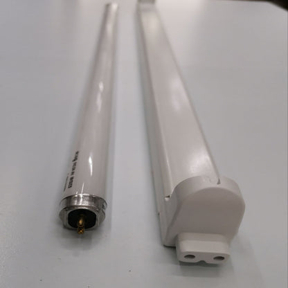 Philips 14W T5 fluorescent tube daylight with a slim design for bright lighting solutions