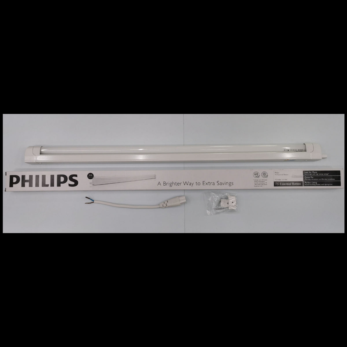 Philips 14W T5 fluorescent tube daylight with packaging and accessories for energy-efficient lighting