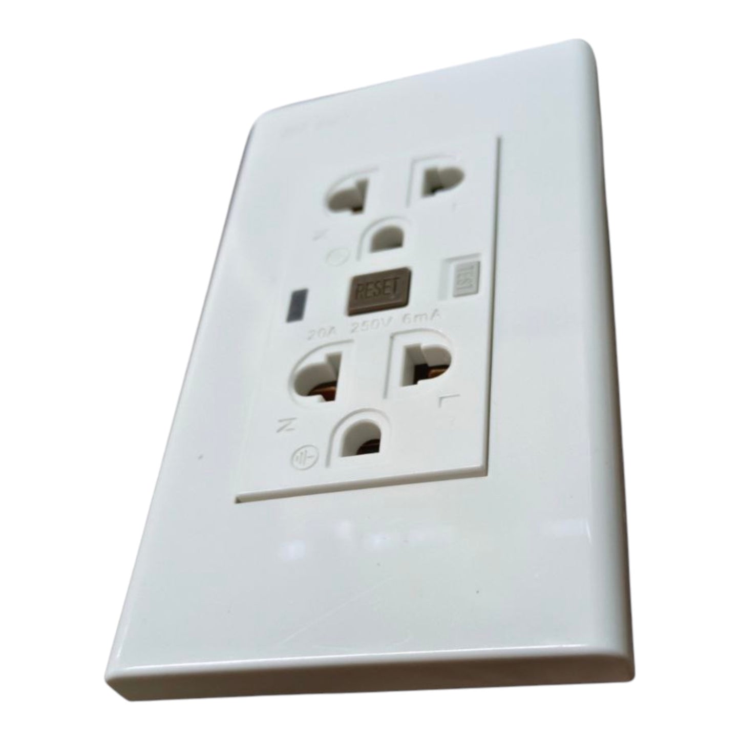 Royu GFCI Duplex Universal Outlet with Ground 20A 220V AC WD933