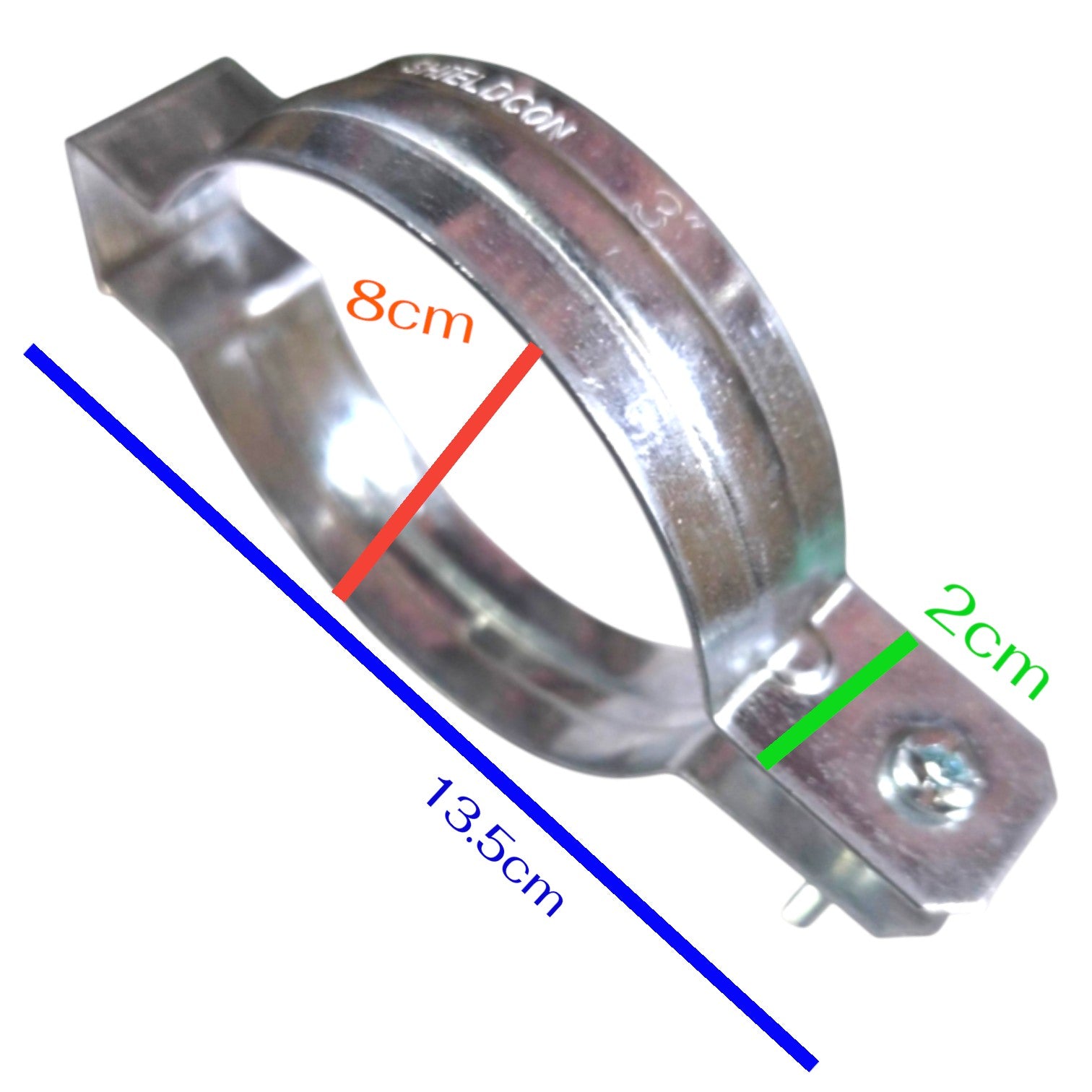 A metal hose clamp on a white background with colored measurement lines and text indicating dimensions: 13.5 cm length, 8 cm inner width, and 2 cm mounting width.