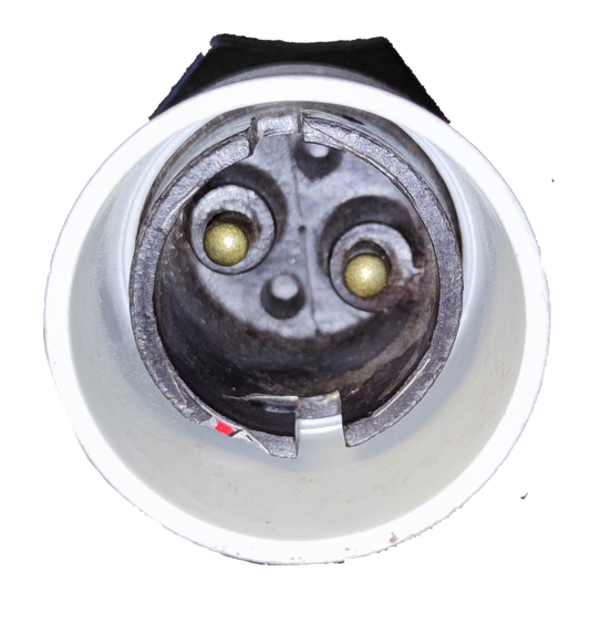 Close-up view of B22 hanging socket 250V lighting installation accessory with metal contacts