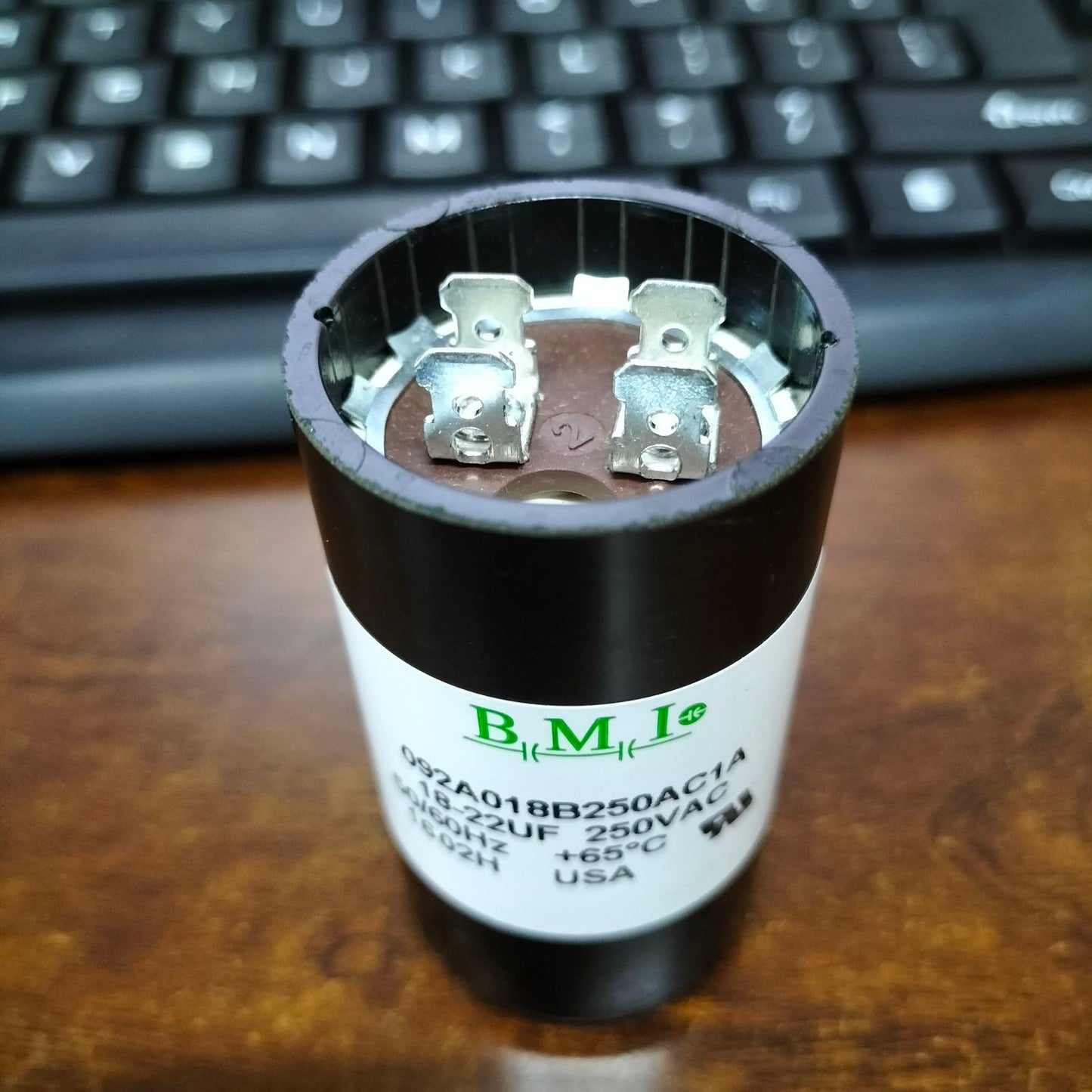 BMI Starting Capacitor 18-22UF 250V designed for reliable electrical circuit applications