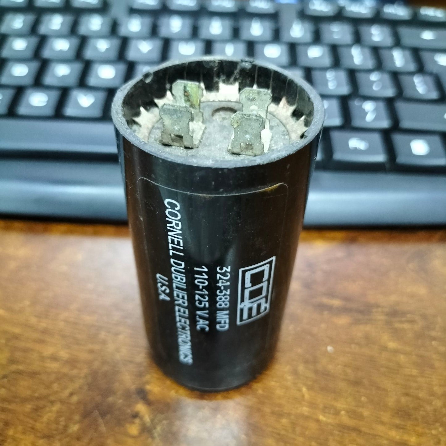 Capacitor 324-388MFD 110-125V for electrical circuit applications with multiple terminals