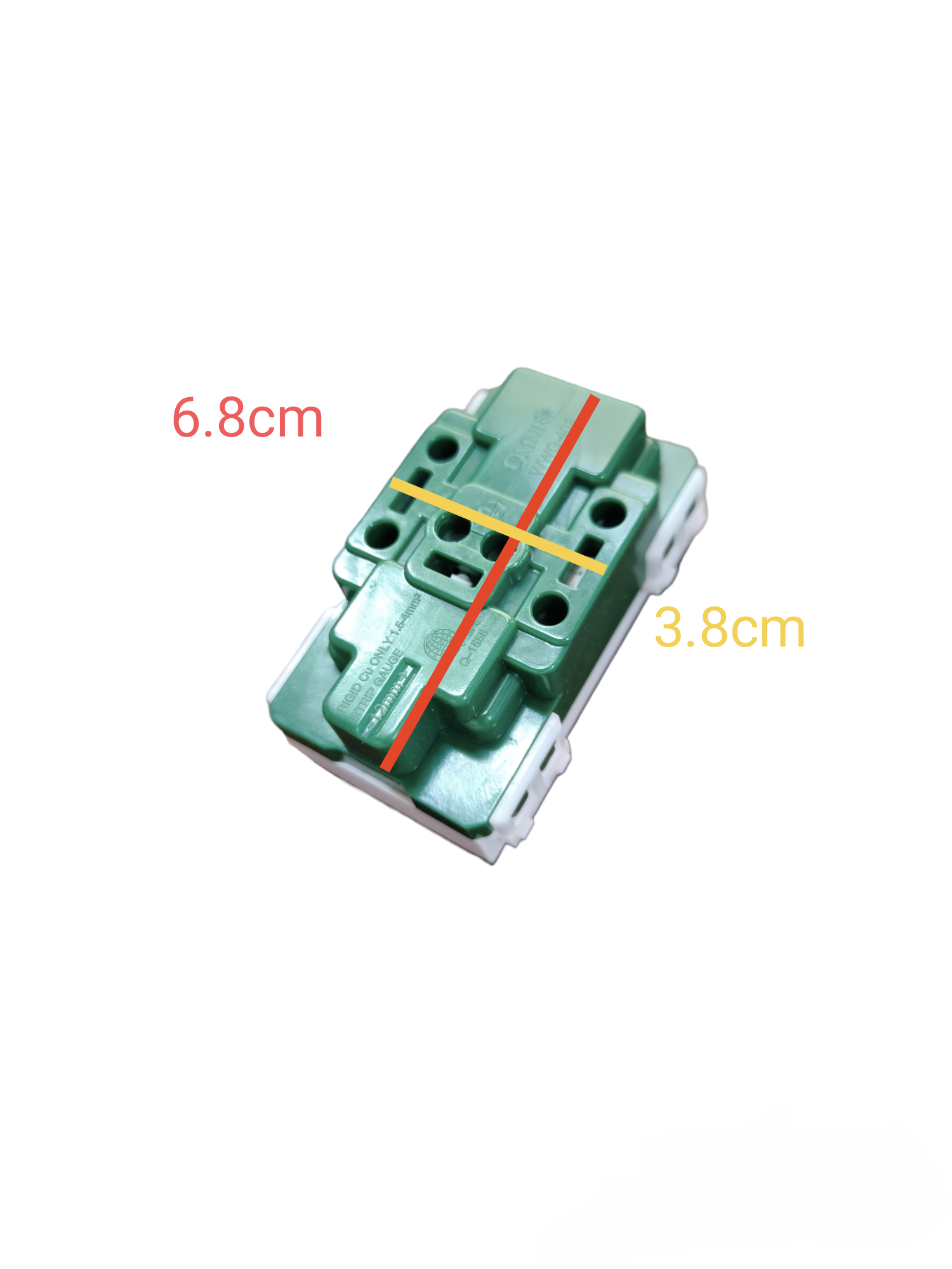 Omni duplex universal outlet 16A 250V in green, compact design measuring 6.8cm by 3.8cm