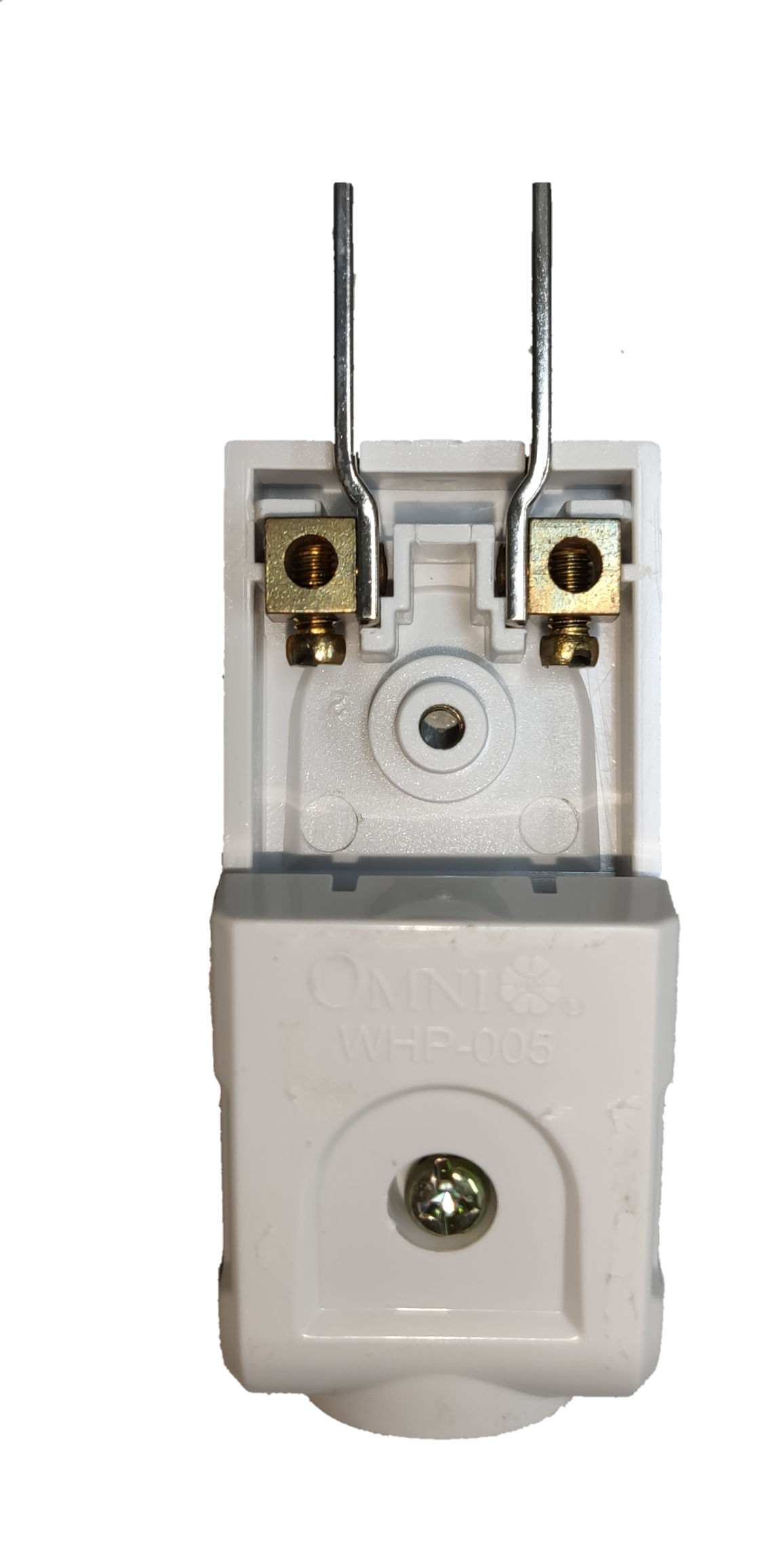 Omni 15A 250V flat pin electrical plug with sturdy construction and safe connection features