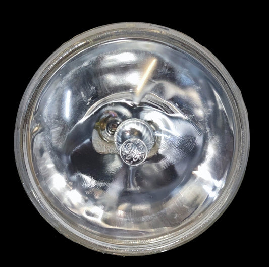 GE sealed beam 12V 30W spotlight with clear glass lens for bright illumination