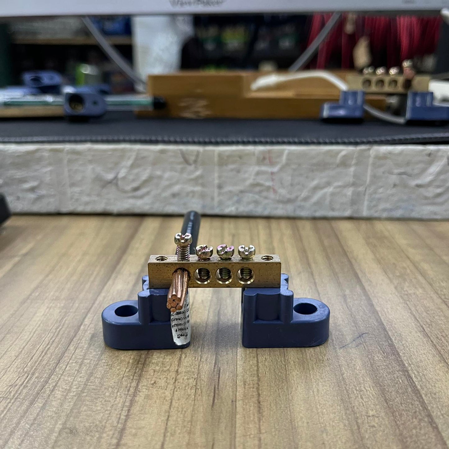 Grippes Electrical Grounding Bus Bars 4 Holes with screws and copper wire for secure connections