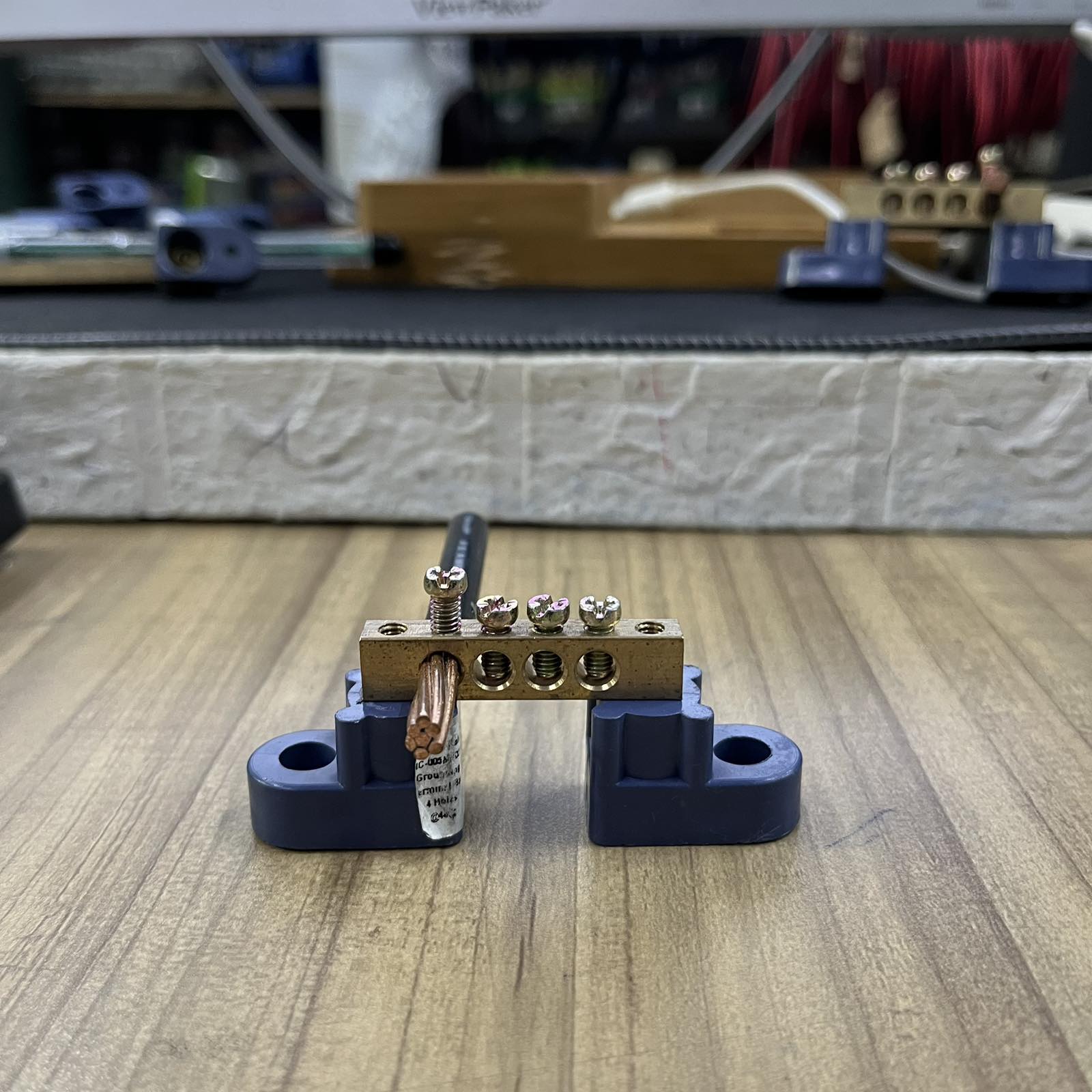 Grippes Electrical Grounding Bus Bars 4 Holes with screws and copper wire for secure connections