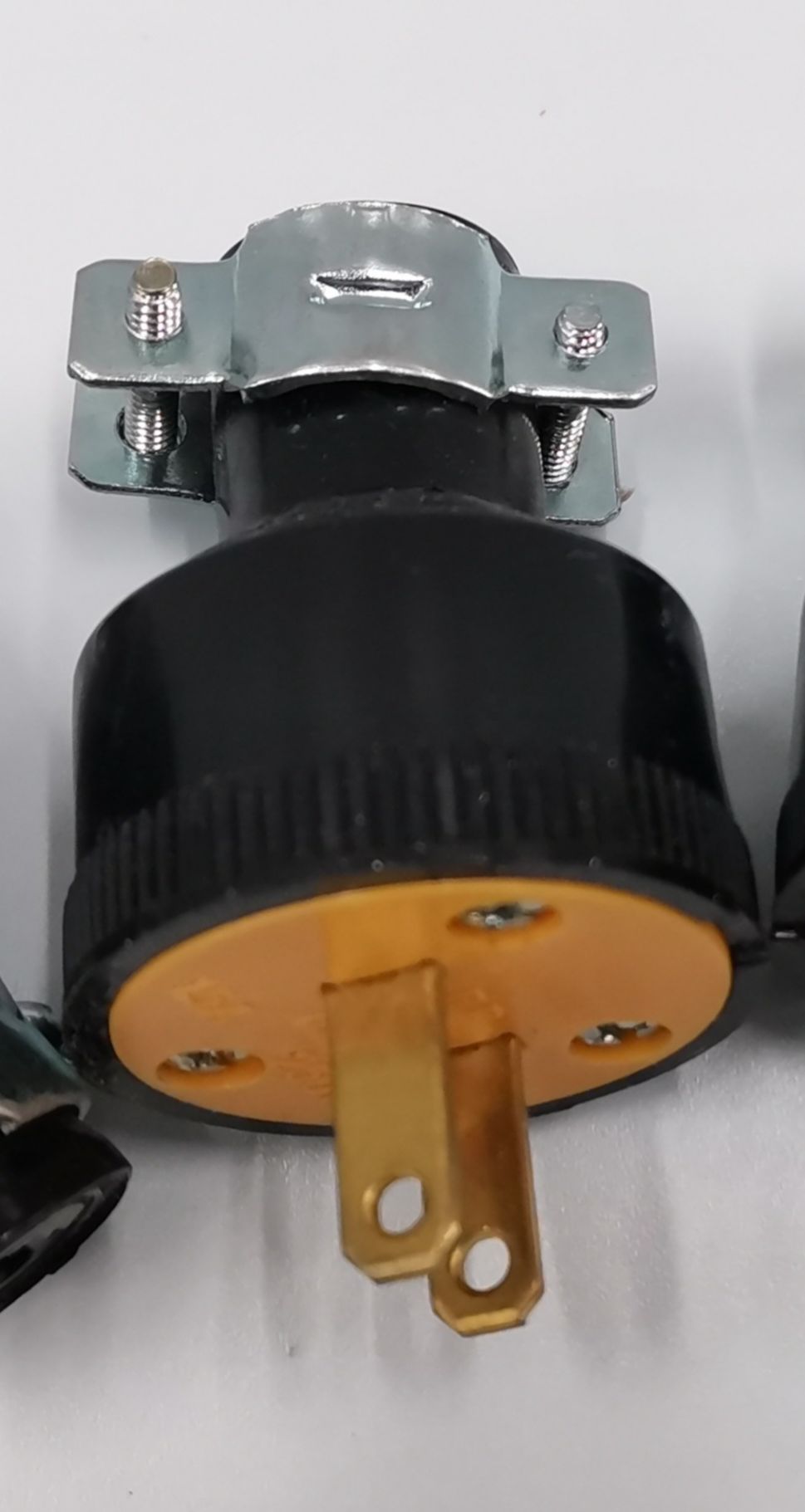 Eagle heavy duty rubber plug 15A with black body and metal clamp for secure connection